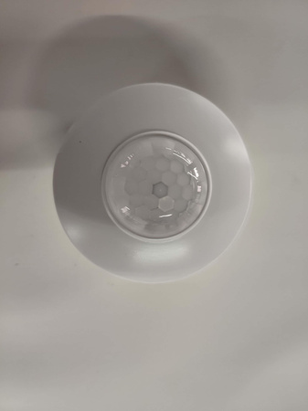 Czujnik ruchu 2w1 natynkowy/podtynkowy IP65 biały – uniwersalny sensor oświetleniowy
